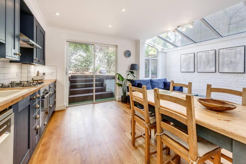 런던 Charming Hampstead Retreat With Patio 아파트 외부 사진